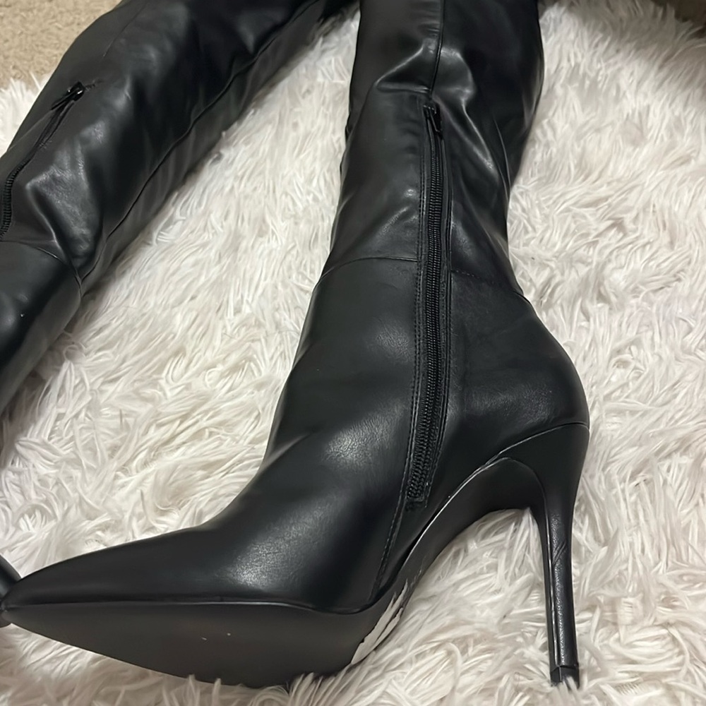 Pass knee boots